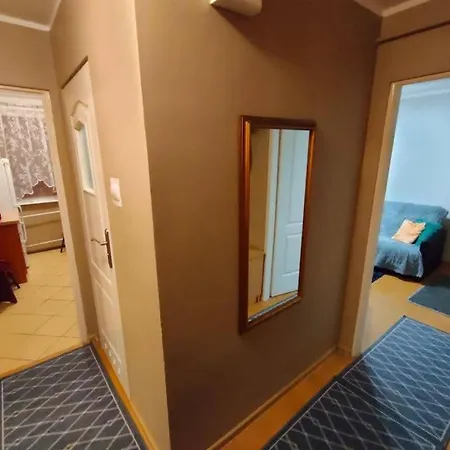 アパート Mery ウストカ